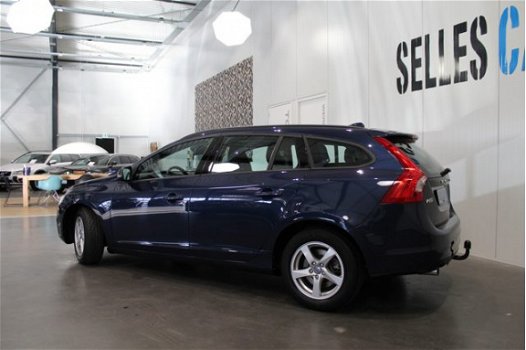 Volvo V60 - 1.6 D2 Kinetic | Navigatie | LM Velgen | Trekhaak | - 1