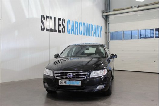 Volvo V70 - 2.0 D3 Dynamic Edition | Leder | LM Velgen | Navigatie | Trekhaak | - 1