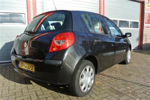 Renault Clio - 1.2-16V Special Line - 1