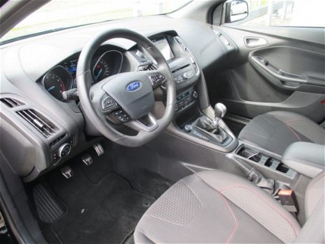 Ford Focus Wagon - 1.0 Ecoboost ST-Line | Navigatie | Cruise control | Parkeersensoren | - 1