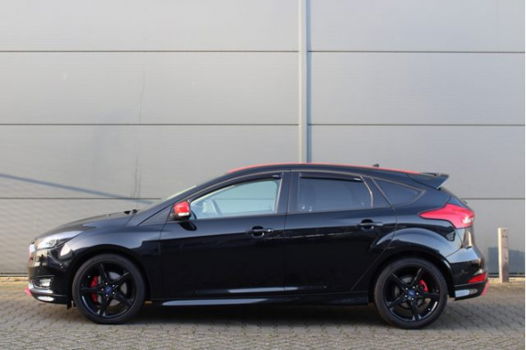 Ford Focus - 1.5 150pk Black Edition | Dealer Onderhouden | Airco | Navigatie | Parkeersensoren Voor - 1