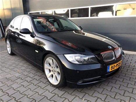 BMW 3-serie - 330i Executive zwart - 1