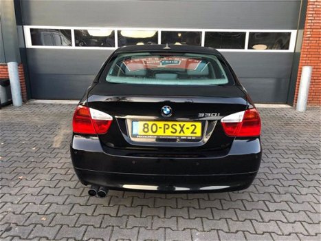 BMW 3-serie - 330i Executive zwart - 1