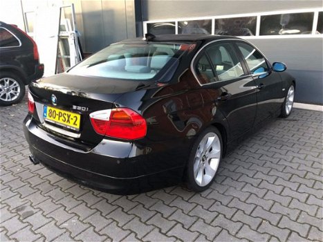 BMW 3-serie - 330i Executive zwart - 1