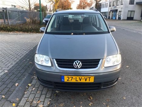 Volkswagen Touran - 1.6-16V FSI Trendl - 1