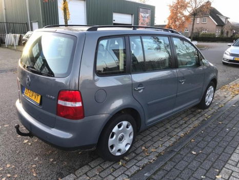 Volkswagen Touran - 1.6-16V FSI Trendl - 1