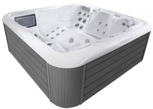 Wellis Saturn spa/jacuzzi - 2