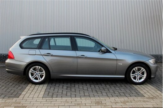 BMW 3-serie Touring - 318d Corporate Lease High Executive Navi Cruise ECC PDC Telefoon LMV16'' Trekh - 1