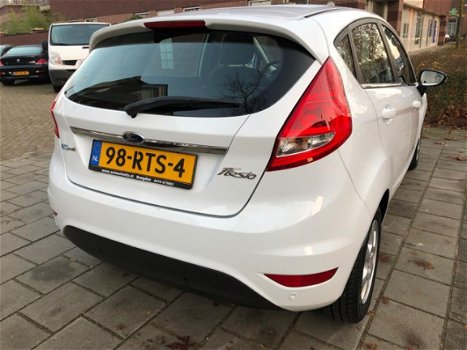 Ford Fiesta - 1.6 TDCi ECOnetic Titanium CLIMA NAVI ZEER MOOI HEEFT RECENT GROTE BEURT GEHAD - 1