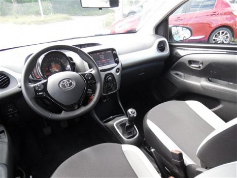 Toyota Aygo - 1.0-12V 5-Deurs X-Play | Rijklaar | Airco | Achteruitrijcamera - 1