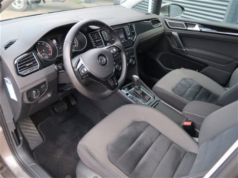 Volkswagen Golf Sportsvan - 1.2 TSI Executive Highline Automaat | Navigatie | Alcantara etc - 1