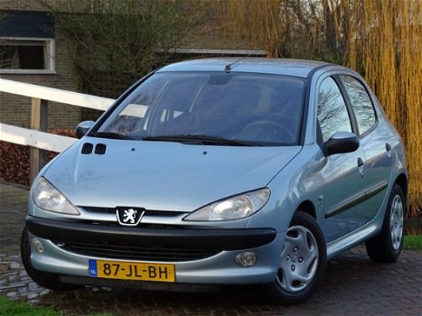 Peugeot 206 - 1.6-16V Gentry | 5drs. | Airco | Nieuwe APK | - 1