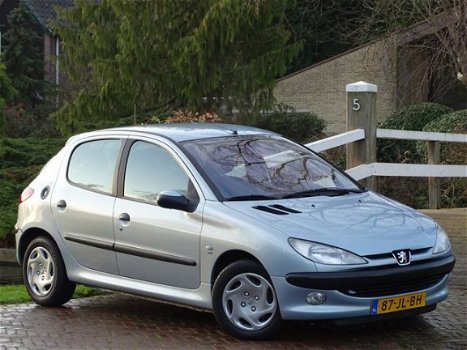 Peugeot 206 - 1.6-16V Gentry | 5drs. | Airco | Nieuwe APK | - 1