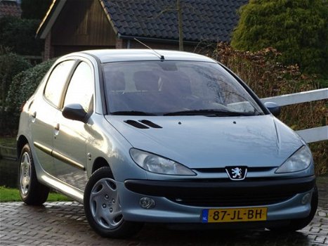 Peugeot 206 - 1.6-16V Gentry | 5drs. | Airco | Nieuwe APK | - 1