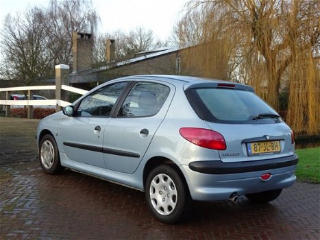 Peugeot 206 - 1.6-16V Gentry | 5drs. | Airco | Nieuwe APK | - 1