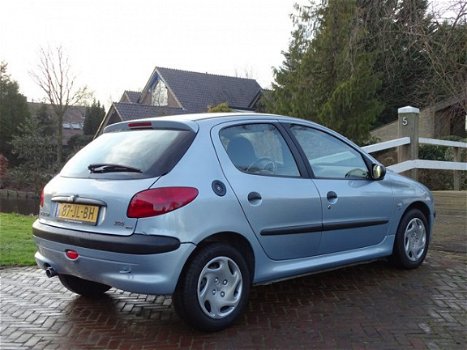 Peugeot 206 - 1.6-16V Gentry | 5drs. | Airco | Nieuwe APK | - 1