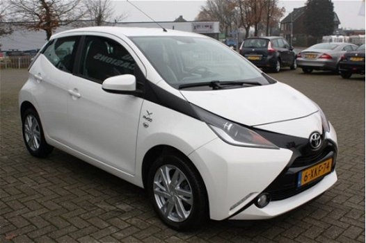 Toyota Aygo - 1.0 VVT-i X-PLAY NAVIGATIE RIJKLAAR INCL 6 MND BOVAG - 1