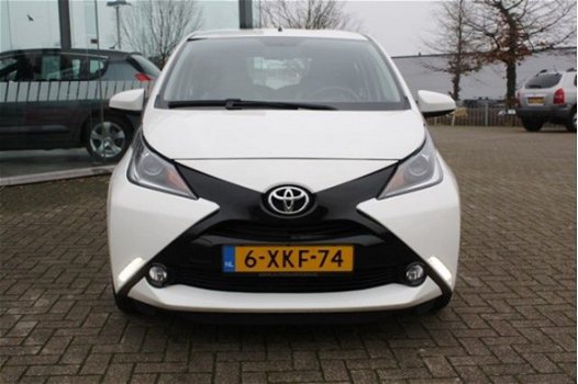 Toyota Aygo - 1.0 VVT-i X-PLAY NAVIGATIE RIJKLAAR INCL 6 MND BOVAG - 1