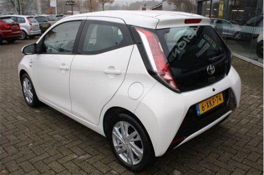 Toyota Aygo - 1.0 VVT-i X-PLAY NAVIGATIE RIJKLAAR INCL 6 MND BOVAG - 1