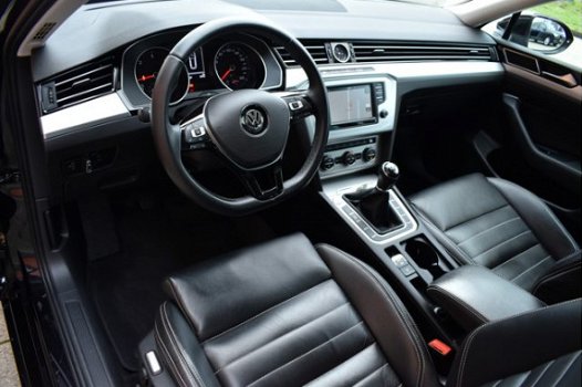 Volkswagen Passat Variant - 1.6 TDI Business Edition Lederen Bekleding - 1