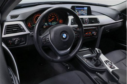 BMW 3-serie - 320i Edition Executive Navigatie Climate Control Stoelverwarming Parkeersensoren - 1
