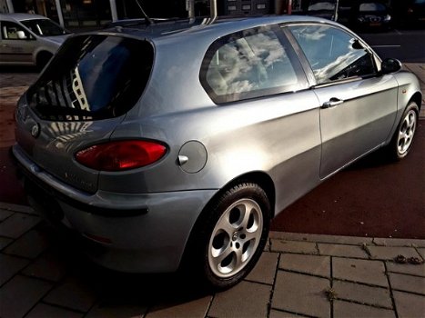 Alfa Romeo 147 - 2.0 T.Spark Distinctive Selespeed Lederen Stoelen - 1