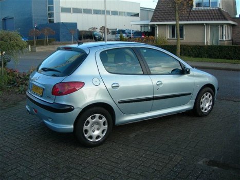 Peugeot 206 - 1.6-16V Gentry zeer nette auto - 1