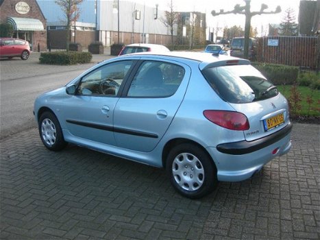 Peugeot 206 - 1.6-16V Gentry zeer nette auto - 1