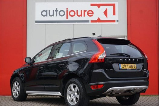 Volvo XC60 - 2.4 D5 215 pk Momentum AWD / AUT / panoramadak - 1