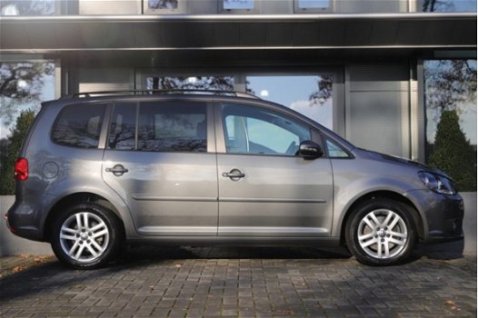Volkswagen Touran - 1.4 TSI 140pk Comfortline 7p. | Navigatie | Winterpakket | PDC | Trekhaak - 1