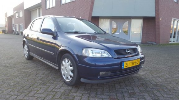 Opel Astra - 1.6-16V Sport - 1