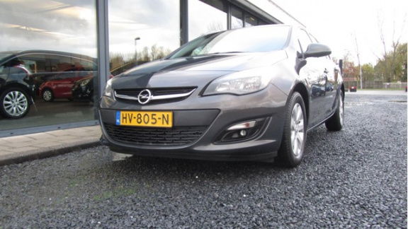 Opel Astra Sports Tourer - 1.4 Turbo Blitz / Navigatie / LM velgen - 1