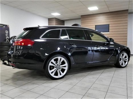 Opel Insignia Sports Tourer - 2.8 T Cosmo 4x4 260pk Sportleder/Navi/Xenon/Trekhaak/20 Inch 147dkm - 1