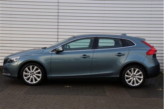 Volvo V40 - 1.6 D2 Momentum (NAV./17