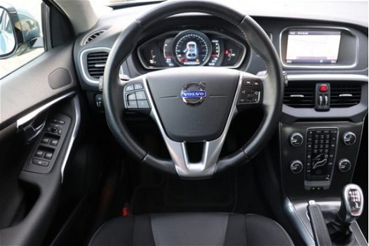 Volvo V40 - 1.6 D2 Momentum (NAV./17