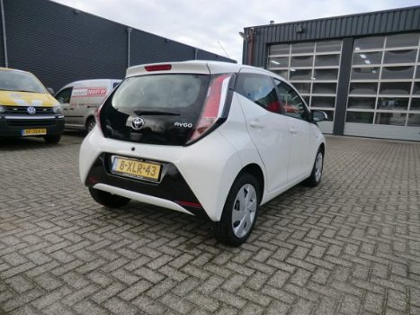 Toyota Aygo - 1.0 VVT-i 69pk 5D x-play NAP-pas - 1