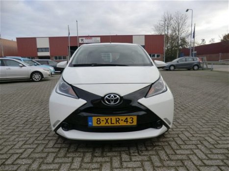 Toyota Aygo - 1.0 VVT-i 69pk 5D x-play NAP-pas - 1