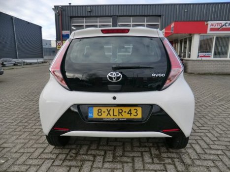 Toyota Aygo - 1.0 VVT-i 69pk 5D x-play NAP-pas - 1