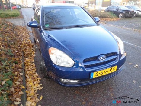 Hyundai Accent - 1.4i ActiveVersion - 1