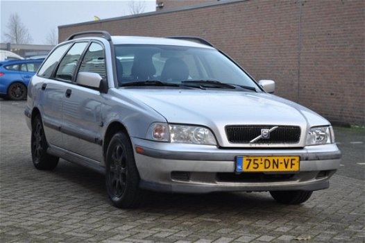 Volvo V40 - 2.0 Europa AIRCO/HALF-LEDER/TREKHAAK - 1