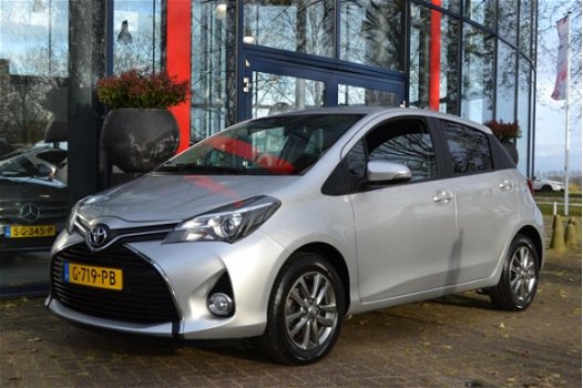 Toyota Yaris - 1.3 VVT-i 100PK | Navi | Parkeercamera | LM Velgen | Cruise Control - 1