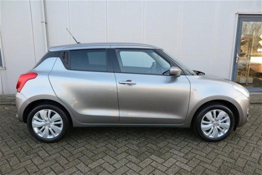 Suzuki Swift - 1.2 DualJet 90pk CVT Select AIRCO/ AUTOMAAT/ WINTERBANDEN - 1