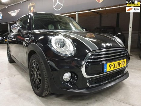 Mini Mini Cooper - 1.5 First Born Edition - Leer - Panodak - Navigatie - PDC - Keyless - 1