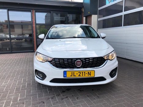 Fiat Tipo. - - 1.4 16V Lounge NAVI/ECC/CRUISE *ALL-IN PRIJS - 1