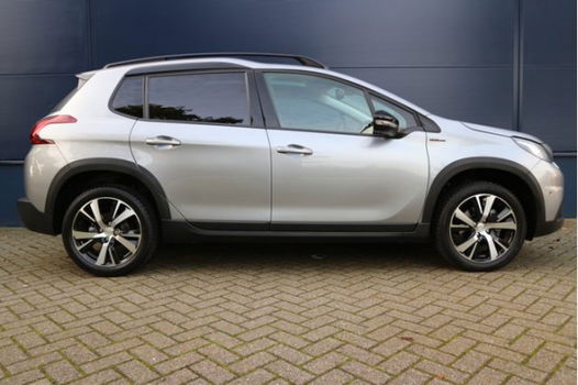 Peugeot 2008 - 1.2 130 pk GT-line / Navigatie / Panoramadak / DAB Radio / - 1