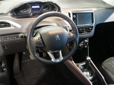 Peugeot 2008 - 1.2 82 pk Automaat Active | Navigatie | Panoramadak | Airco - 1