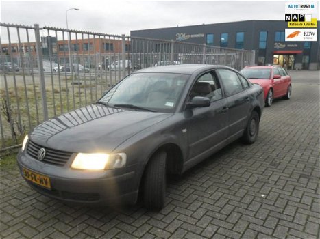 Volkswagen Passat - 1.9 TDI CLIMA, CLIMA, 4XELECRAMEN - 1