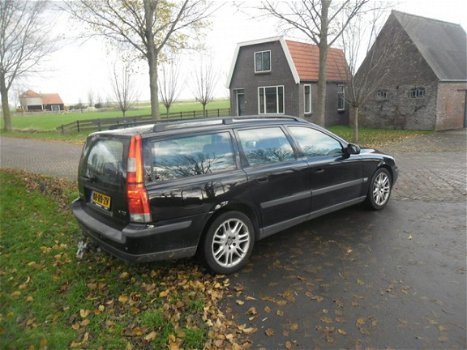 Volvo V70 - 2.4 T Comfort Line - 1