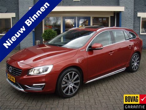 Volvo V60 - 2.4 D6 AWD Plug-In Hybrid Summum Schuif/kanteldak - Leder - Camera - 1