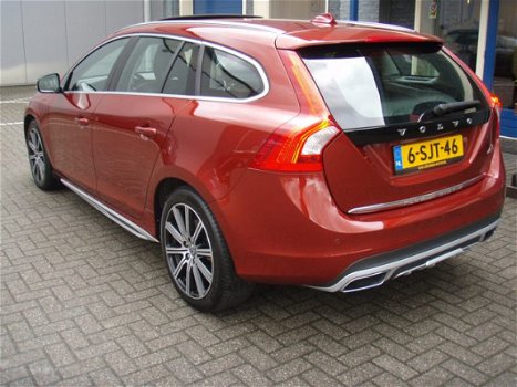 Volvo V60 - 2.4 D6 AWD Plug-In Hybrid Summum Schuif/kanteldak - Leder - Camera - 1